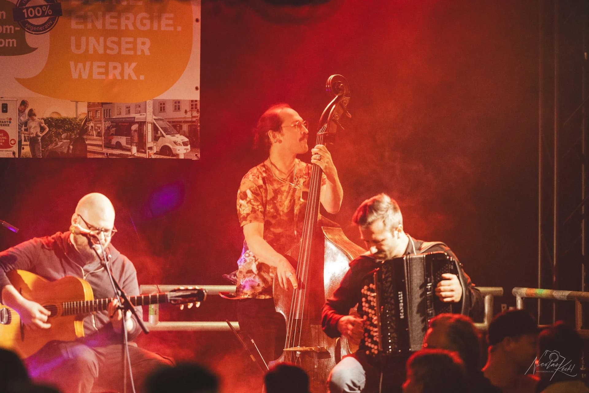 Folk Trio Red Lighting Ensemble