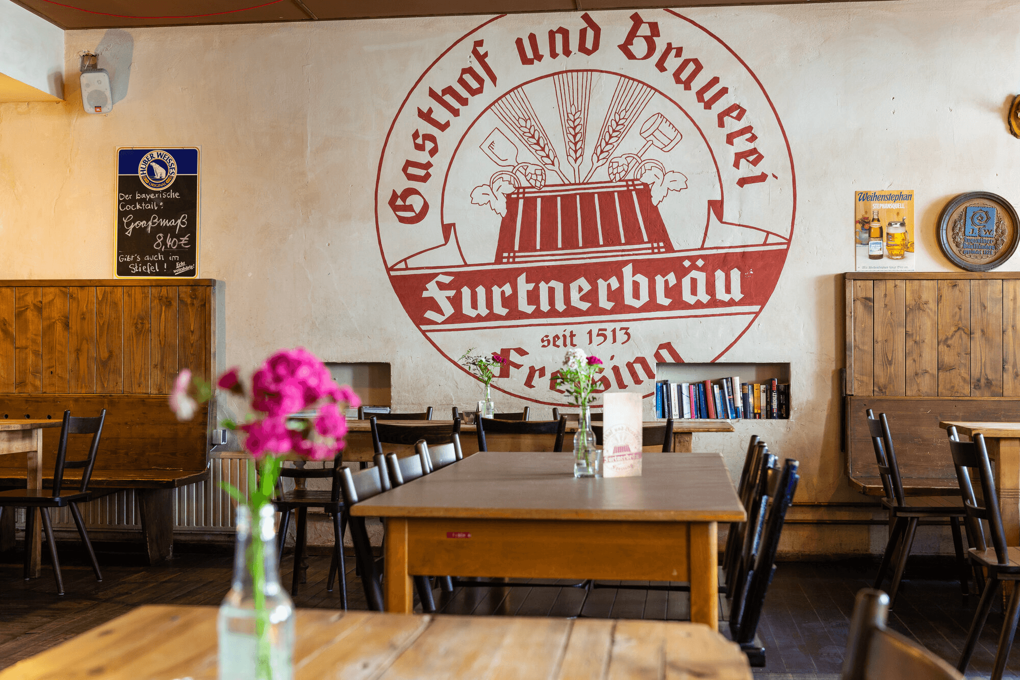 Furtnerquiz Team auf der Buehne im Kaffeehauszelt