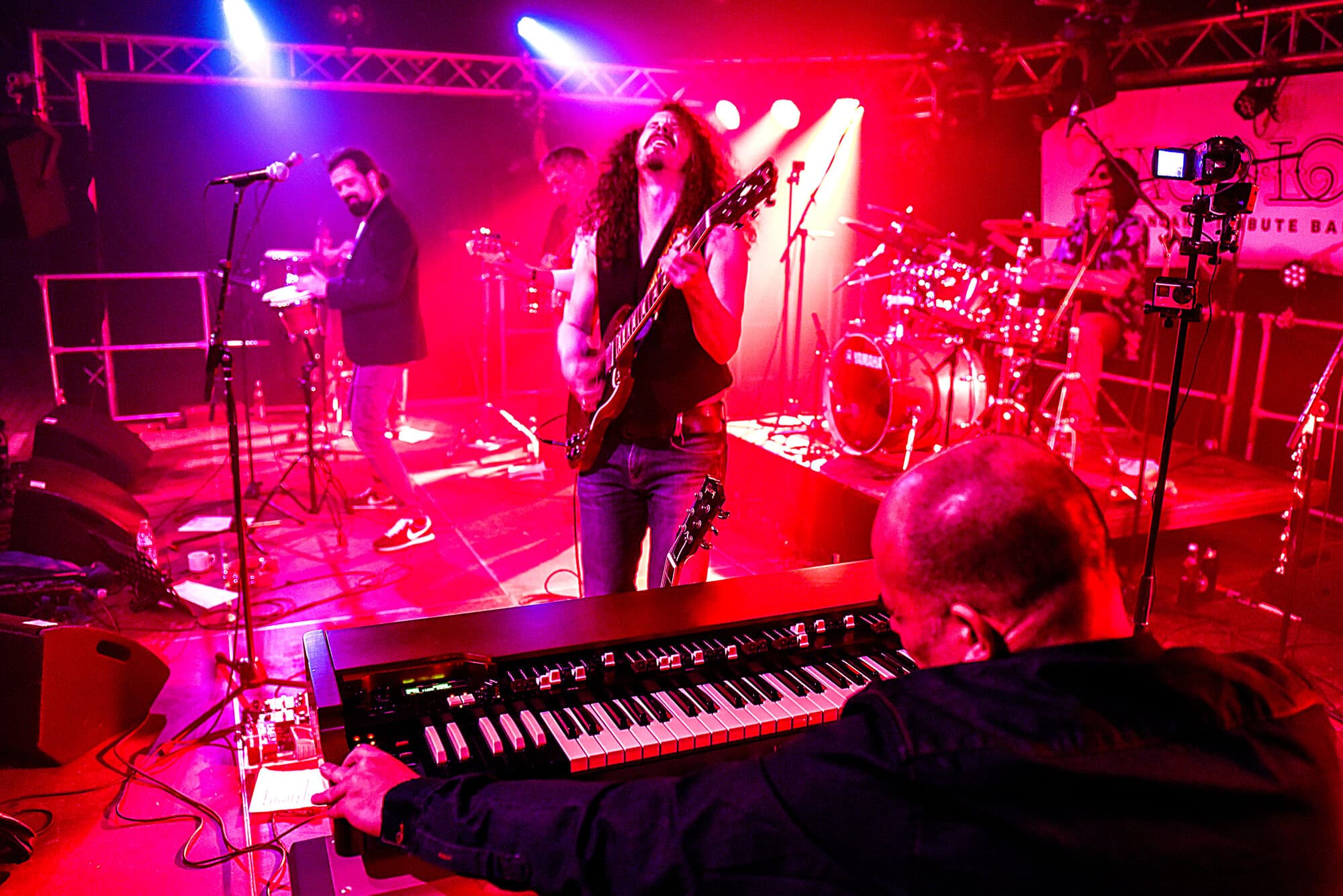 Jingo-Lo-Ba Santana Tribute Band Logo und Live-Aufnahme