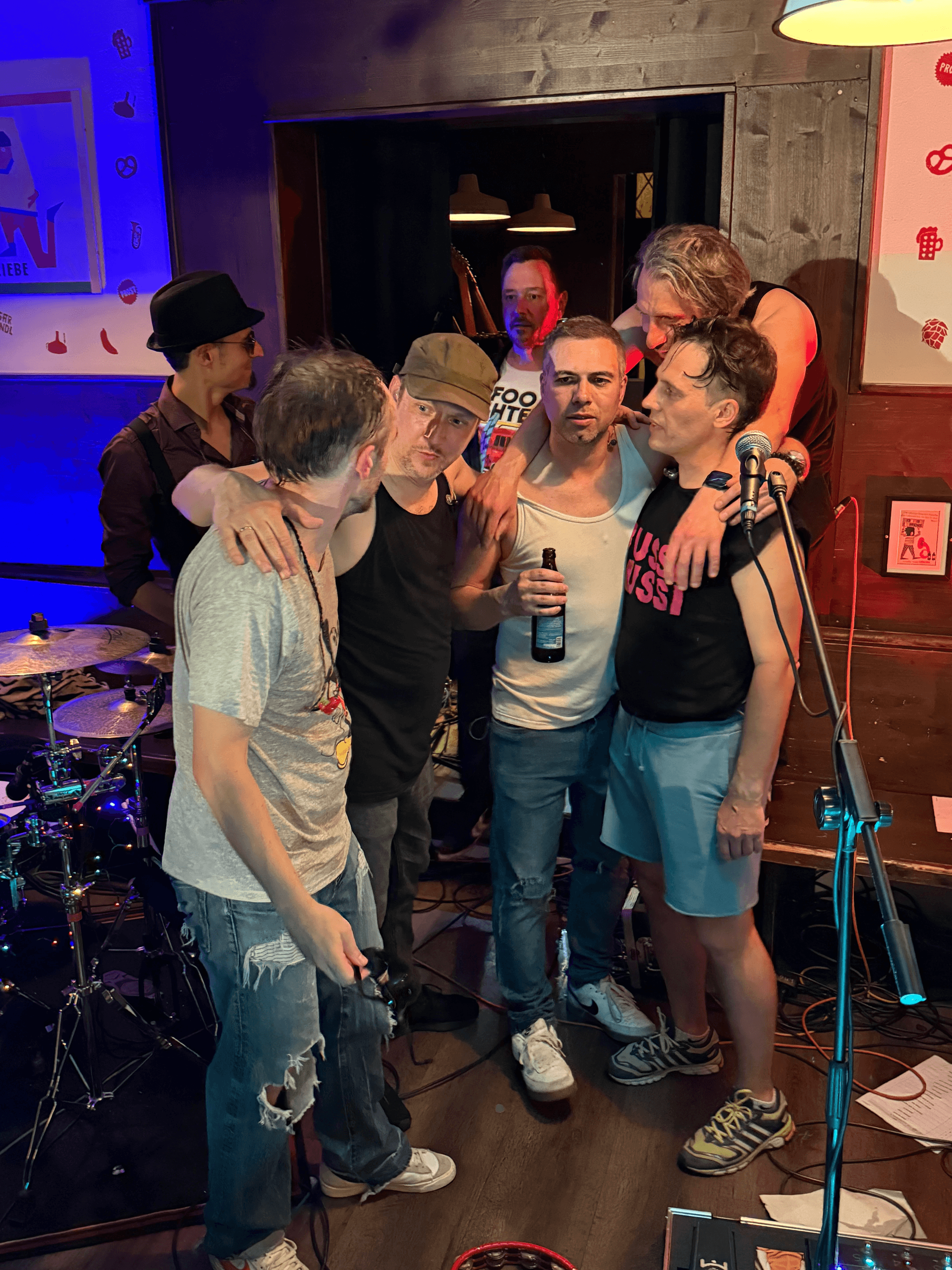 Kurt Korbinian Band auf der Bühne bei einem Live-Auftritt