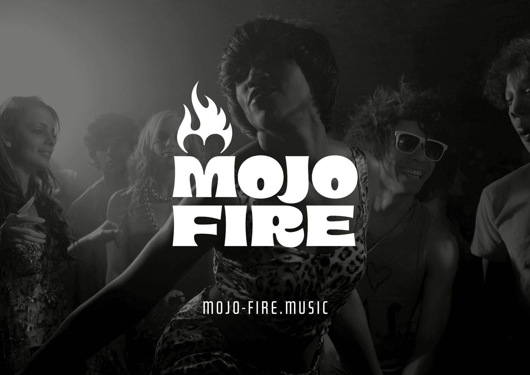 Mojo Fire Band auf der Bühne bei einem Live-Konzert mit Bläsern und Streichern