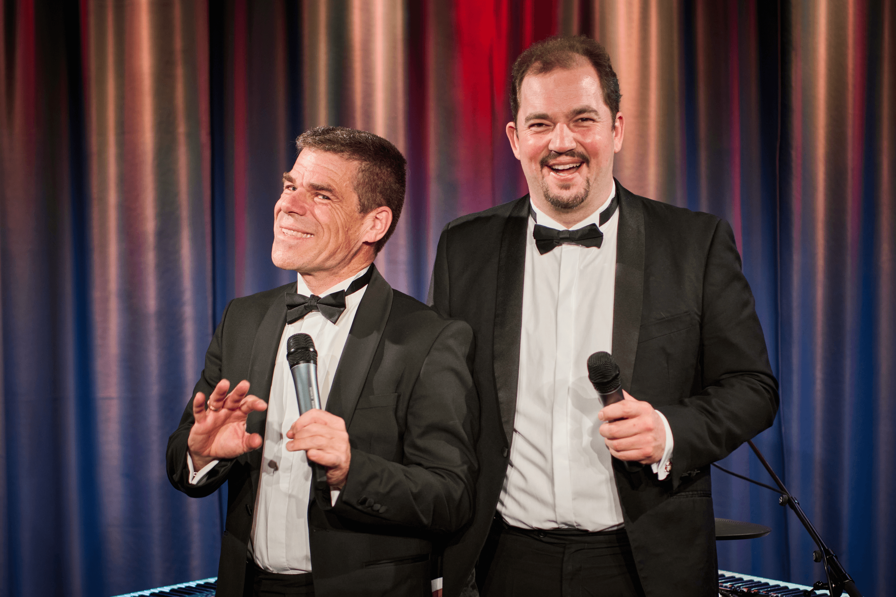 Bastian Pusch und Andreas Speckmann von Notenlos bei einem Live-Auftritt mit zwei Keyboards