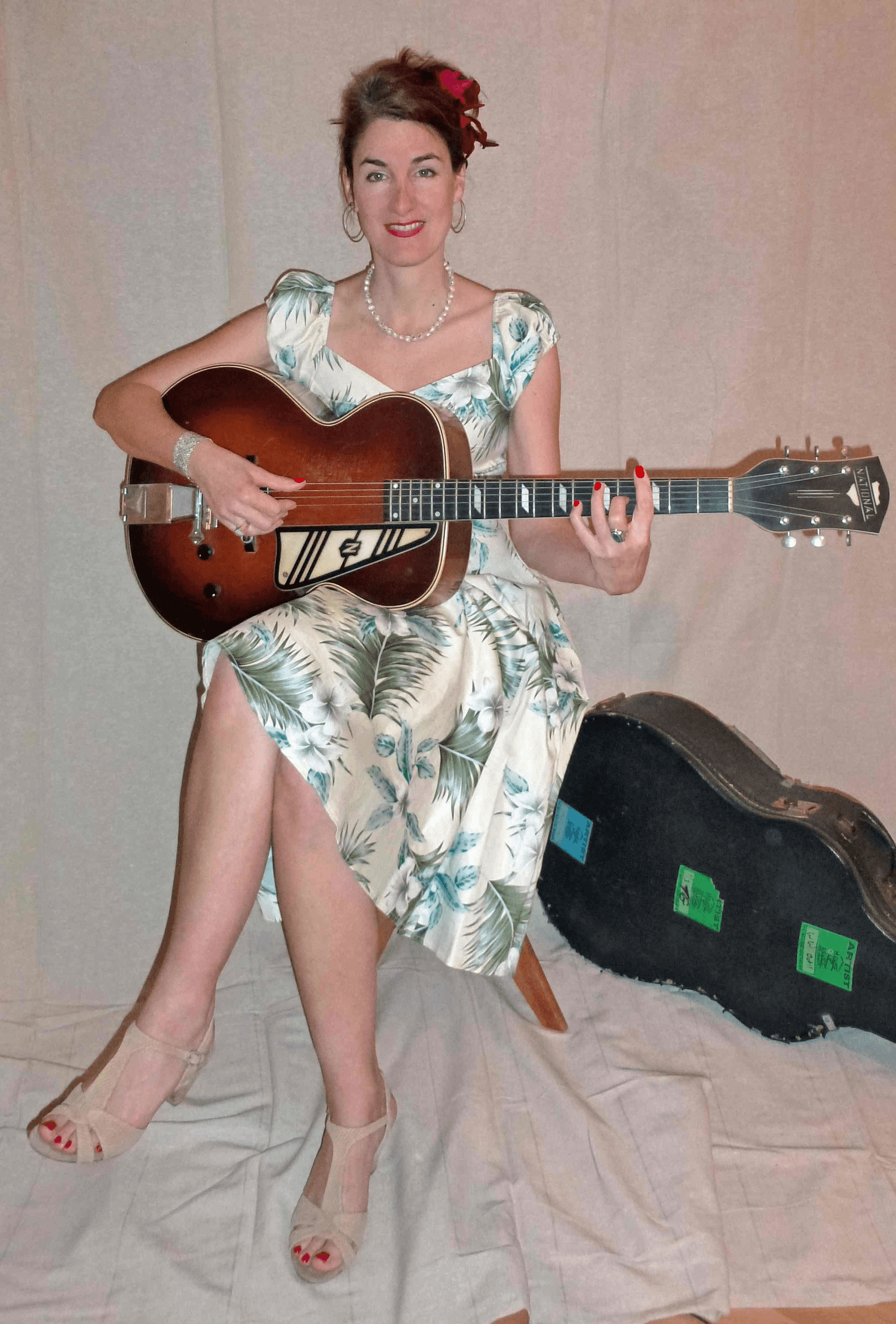 Das Duo Tanja Wirz und Rainer Wöffler der Red Hot Serenaders bei einem Live-Auftritt mit Vintage-Instrumenten