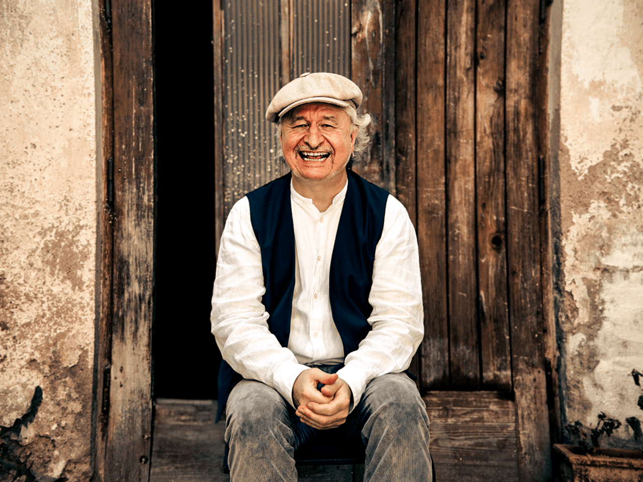 Edwin Kimmler playing blues and boogie woogie on stage