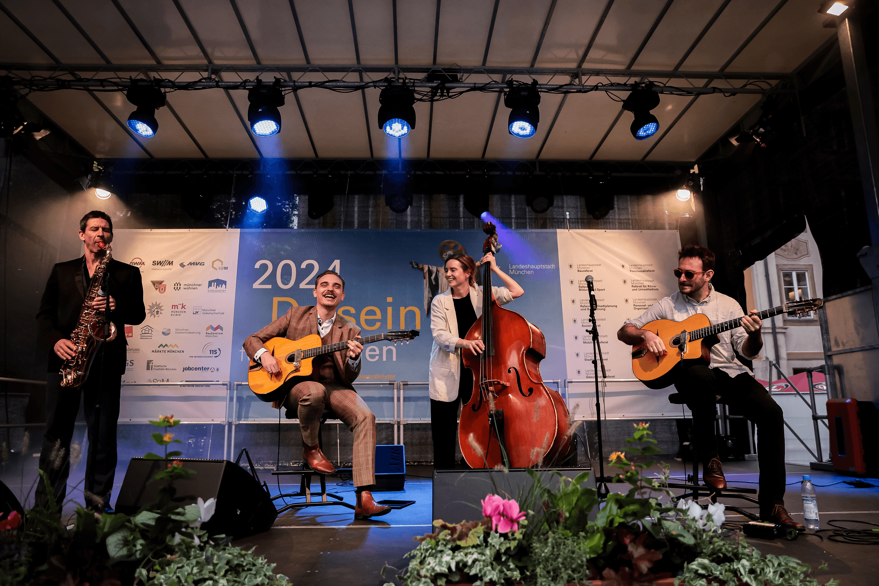 Julia Hornung playing double bass with Collectif Django on stage